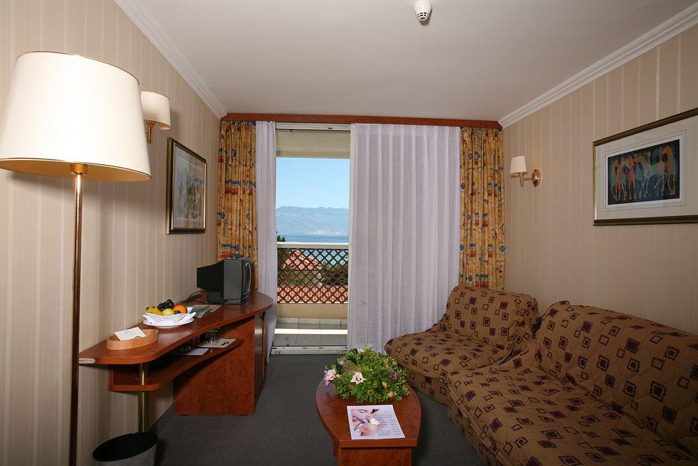 Villas Corinthia Baska  Luaran gambar